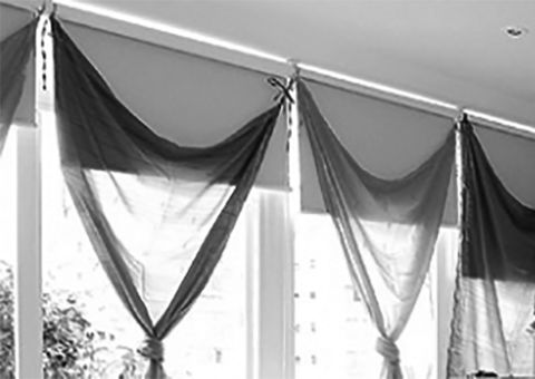 Criança de 2 anos morre enforcada em cortina