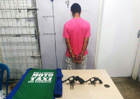 Na zona Norte, menor é apreendido com dois revólveres