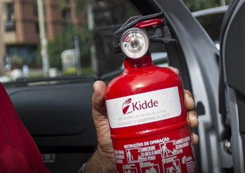 Motoristas desatentos pegos de surpresa sem o extintor tipo ABC