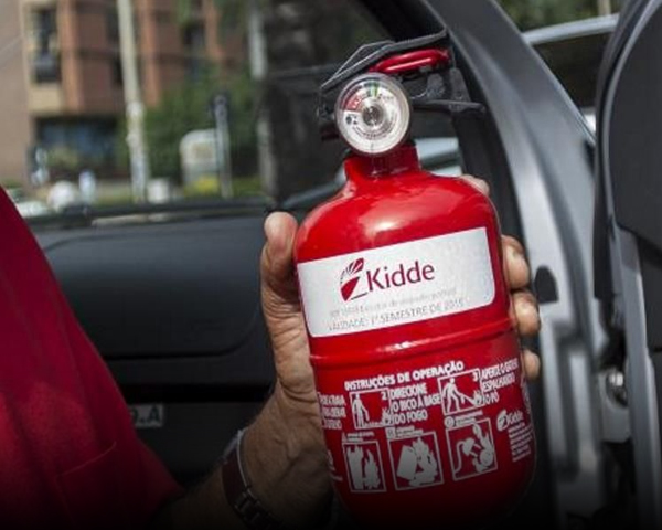 Motoristas desatentos pegos de surpresa sem o extintor tipo ABC