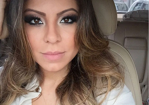 Namorada de Thammy Miranda, Andressa Ferreira exibe fartura em foto sexy