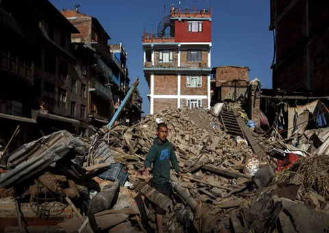Oito dias após terremoto três mulheres são encontradas com vida