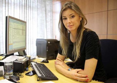 Servidora pública que recebia salário sem trabalhar é exonerada