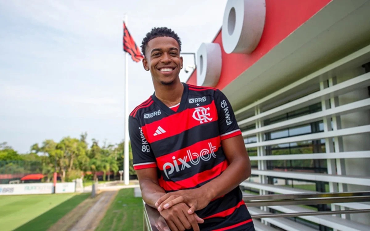 Flamengo anuncia oficialmente atacante Carlinhos, ex-Nova Iguaçu