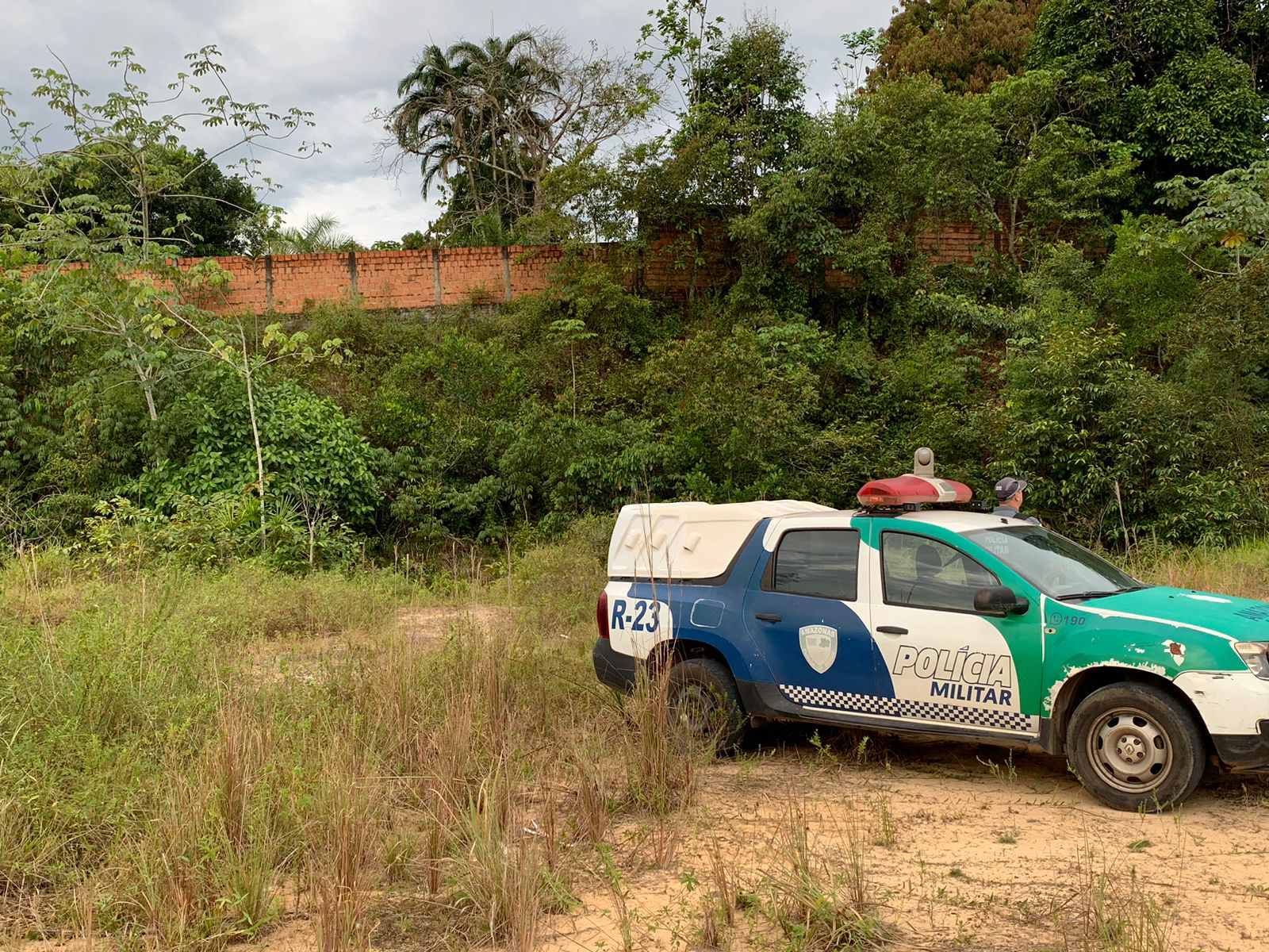 Nu, corpo de homem com marcas de tortura é encontrado no Tarumã