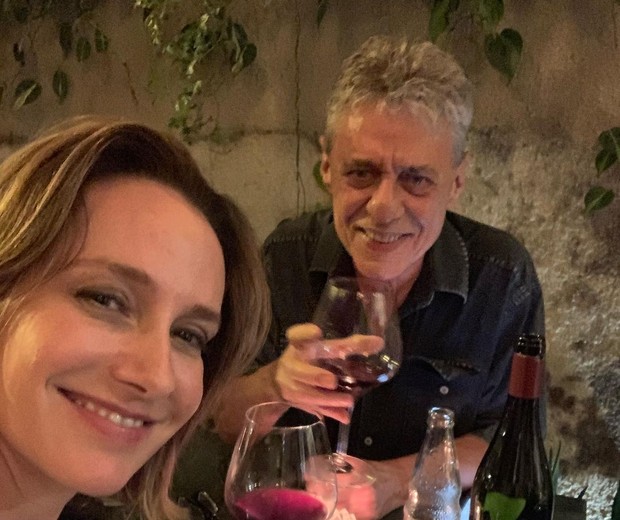 Aos 77, Chico Buarque vai se casar com namorada após 4 anos