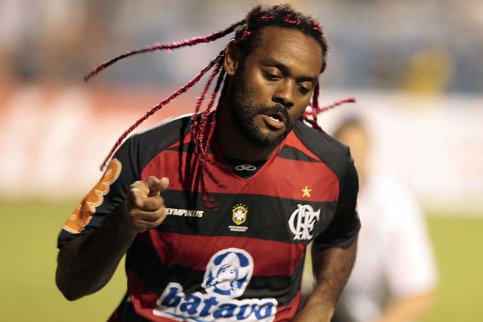 Vagner Love virou 'padrinho' de Mbappé após consulta de dirigente do Monaco