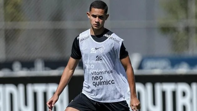 Aos 18 anos, volante da base do Corinthians é alvo do Manchester City