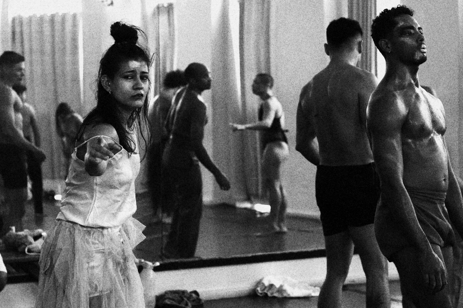 Espetáculo de dança 'Cabaré Chinelo' estreia no Teatro Amazonas