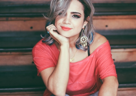 Daniela Araújo traz à Manaus show intimista com novidades