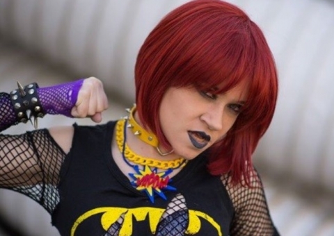 Garota de programa se especializa em atendimento a nerds