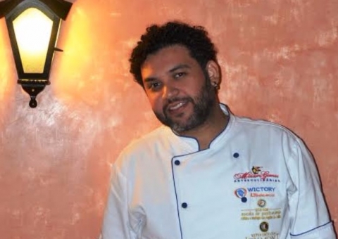 Chef ensina alunos de escola pública a fazer a própria merenda  