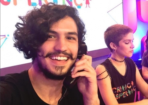 Gabriel Leone muda radicalmente o visual 