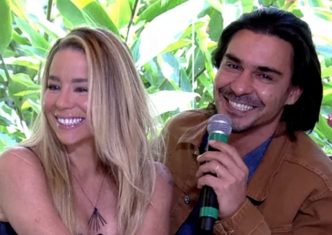 Danielle Winits e André Gonçalves se casam em cartório