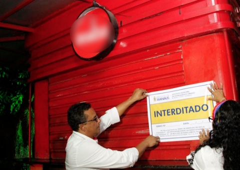 Por falta de pagamento, quiosques são interditados na Ponta Negra