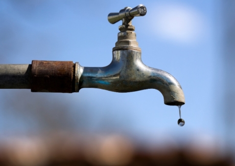  Bairros ficam sem água após faltar energia em Manaus