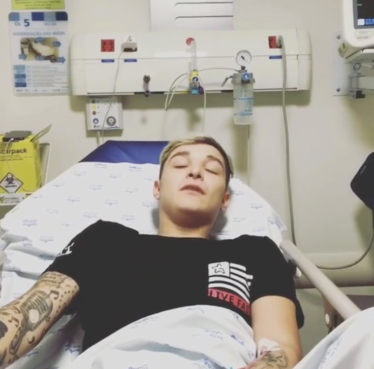 MC Gui é atropelado por moto durante a madrugada e passa por cirurgia 