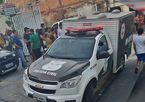 Jovem é assassinada pelo marido com 79 facadas em Manaus
