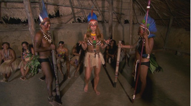 Sabrina Sato conhece tribo indígena e se transforma em índia no Amazonas