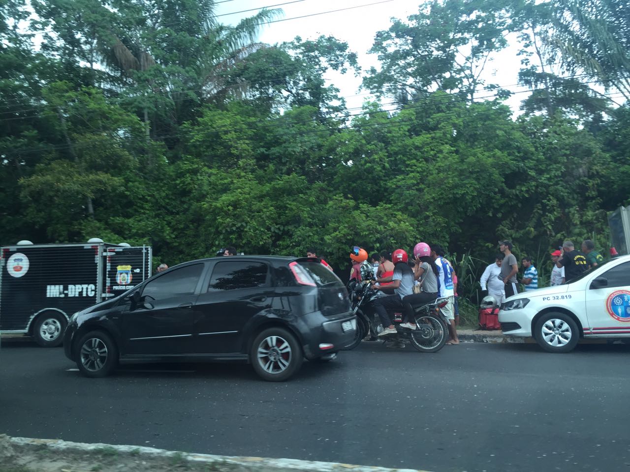   Mulher é encontrada morta com roupas rasgadas na mata da Ufam