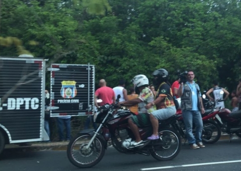   Mulher é encontrada morta com roupas rasgadas na mata da Ufam