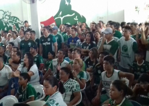  Em Manaus, palmeirenses se reúnem na torcida pelo título neste domingo 