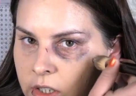 TV ensina tutorial de maquiagem para esconder agressões e causa revolta 