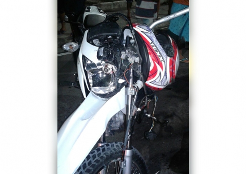 Sem capacete, casal morre após bater a moto contra mureta na zona Leste 