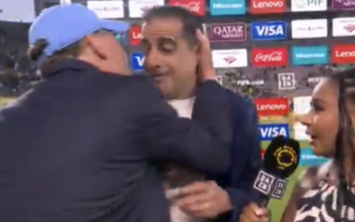 Renato Paiva ganha beijo de John Textor e brinca: ‘Prefiro da minha mulher’