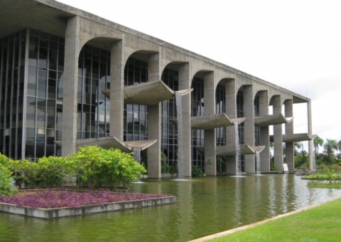Suspeita de bomba fecha estacionamento na Esplanada dos Ministérios