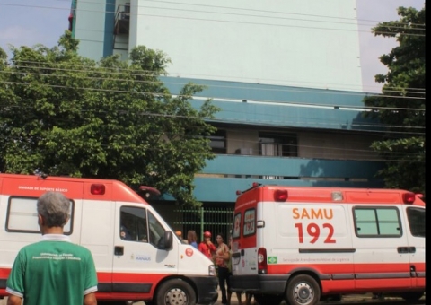 Decepcionado, homem ameaça se jogar de prédio e desiste após ouvir palavra de Deus