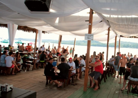 Clima de Réveillon é a vibe do Flutuante Sun Paradise nesse domingo