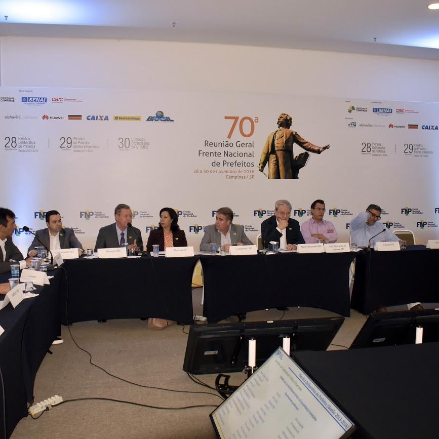 Prefeito Arthur Neto participa de encontro em SP e discute sobre transporte coletivo 