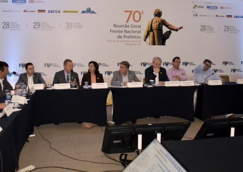 Prefeito Arthur Neto participa de encontro em SP e discute sobre transporte coletivo 