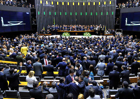 Após polêmicas, pacote anticorrupção deve ser votado nesta terça