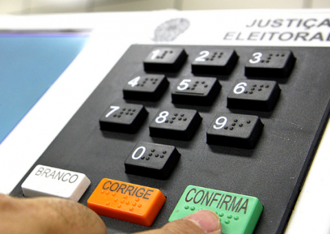 Sistema de votação deve ser alterado até 2018, diz relator da reforma política