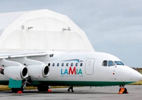 Avião da Chapecoense se partiu em três ao tentar fazer pouso forçado