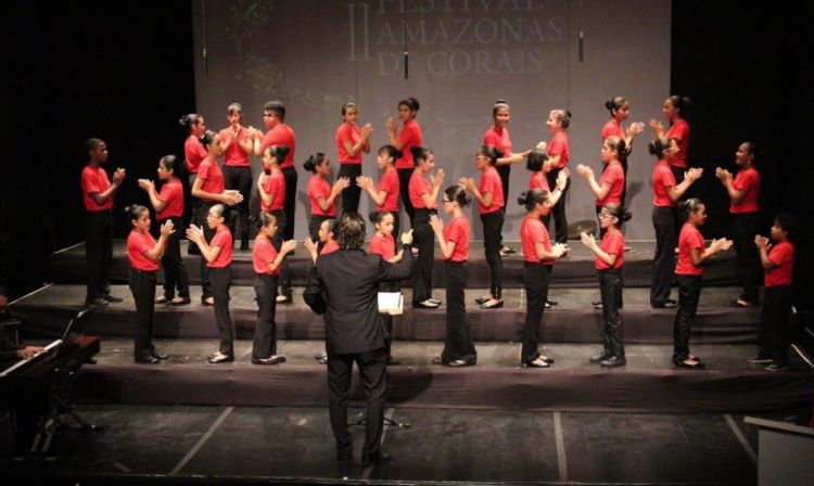 Coral Infantil realiza Encontro Natalino no Teatro da Instalação  