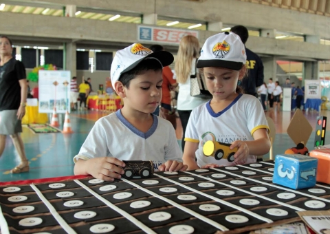 Alunos de 123 escolas apresentam jogos educativos relacionados ao trânsito