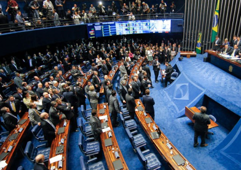 Senado aprova texto-base do teto de gastos em 1º turno