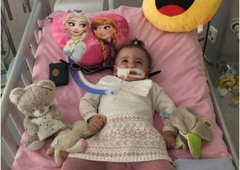 Bebê em coma surpreende a todos antes de desligarem aparelhos que a mantinham viva