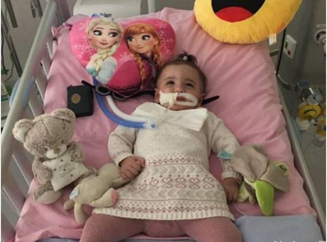 Bebê em coma surpreende a todos antes de desligarem aparelhos que a mantinham viva