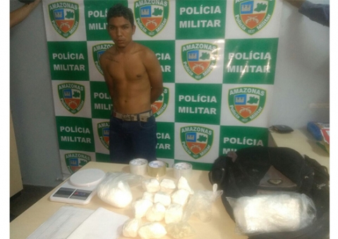 Após ser detido com moto roubada homem entrega esconderijo de drogas em Manaus 