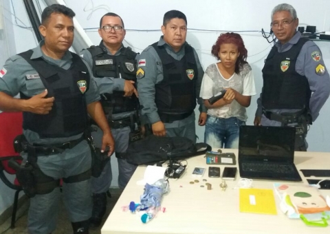 Jovem de 18 anos é presa suspeita de assaltar micro-ônibus em Manaus 