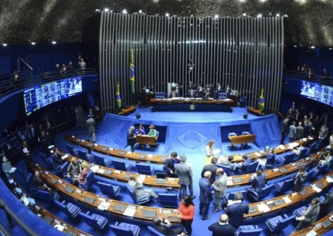 Senado desmembra PEC que põe fim a reeleição e adia votação