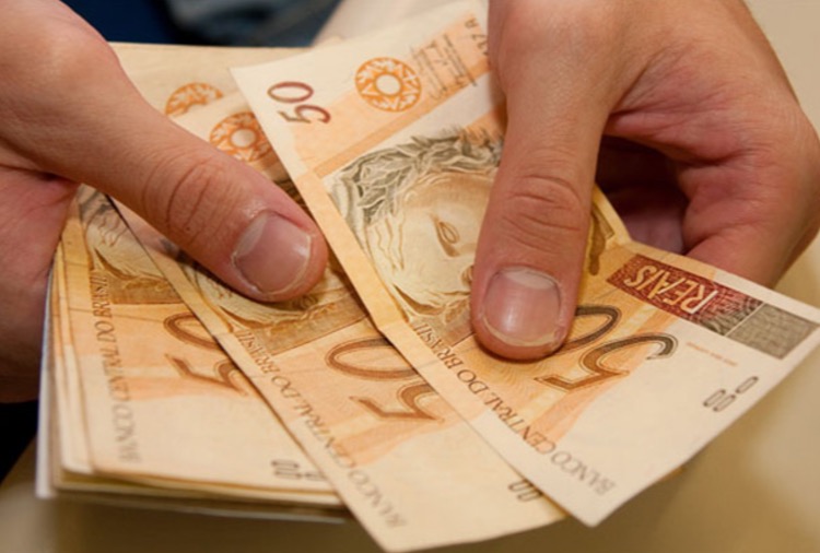 Prefeitura paga 14º e 15º salários a professores este mês