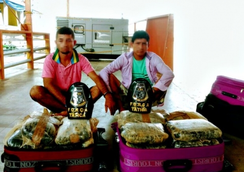 Dupla é detida com 20 kg de drogas em barco no Amazonas 