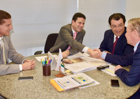 Prefeito percorre ministérios em busca de recursos para 2017