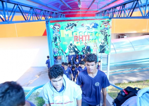 Estudantes apresentam resultados de projetos desenvolvidos no programa RH-TI