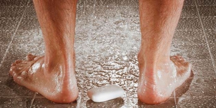 7 razões para fazer xixi durante o banho